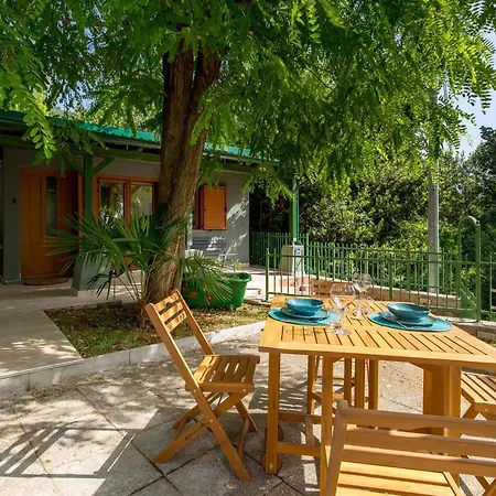 Holiday home Cute & Green *